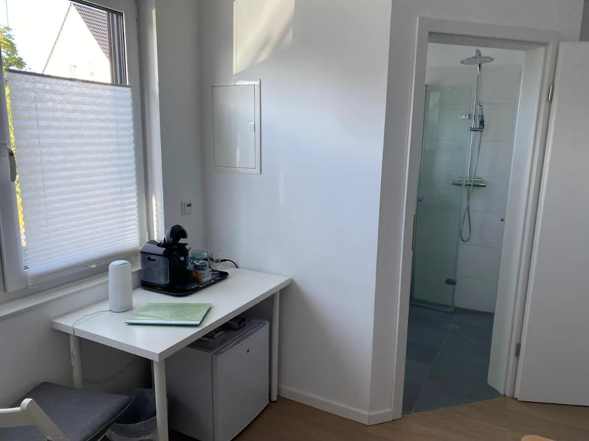 Messezimmer Nahe Der Duesseldorfer Messe Mit Eigenem Eingang Und Gratis Minibar Germany