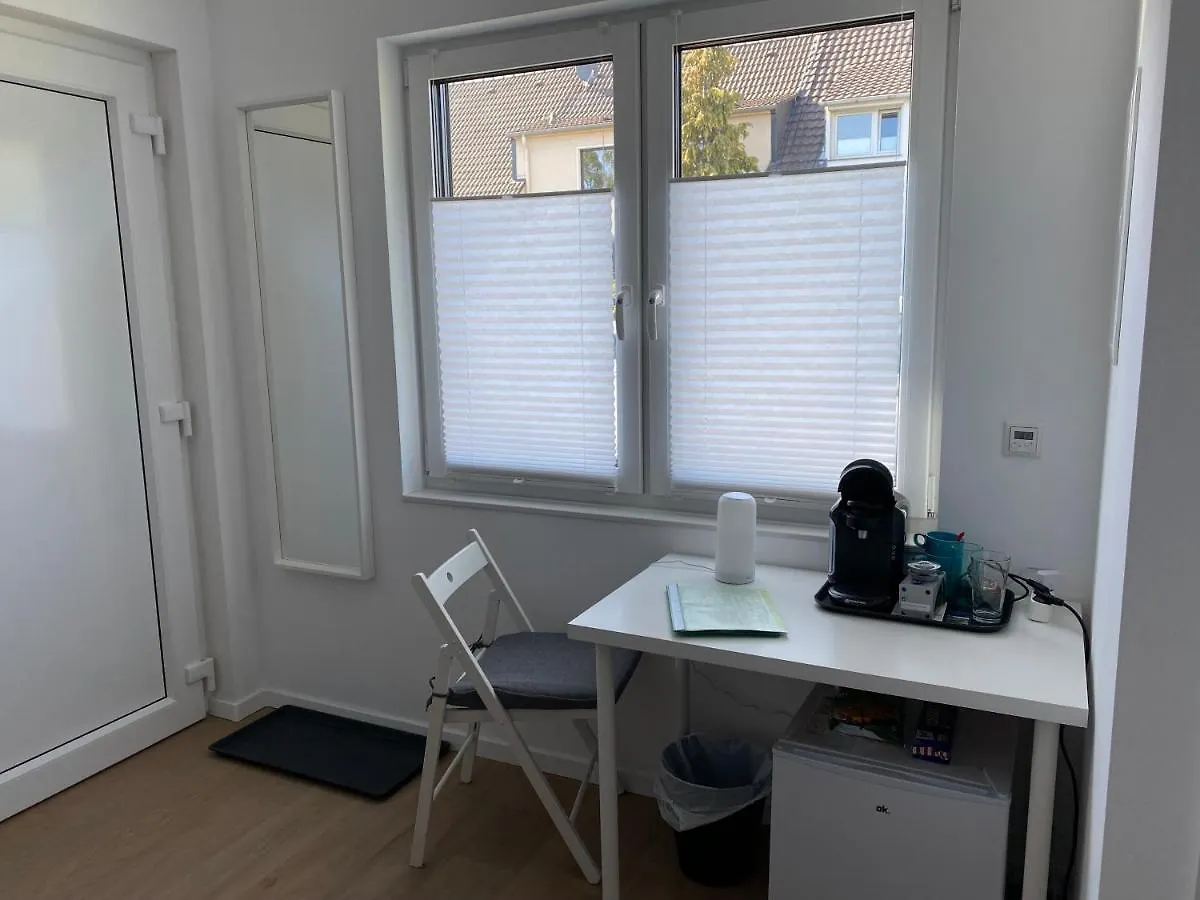 Guest house Messezimmer Nahe Der Duesseldorfer Messe Mit Eigenem Eingang Und Gratis Minibar
