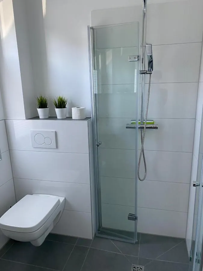 Messezimmer Nahe Der Duesseldorfer Messe Mit Eigenem Eingang Und Gratis Minibar Guest house Dusseldorf